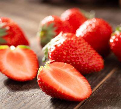 白草莓和红草莓的区别图片（种植草莓的注意事项和细节
