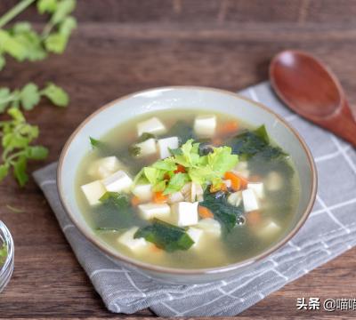 裙带菜冷水要泡发多久能吃（裙带菜豆腐汤家常做法）