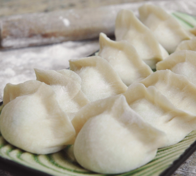 女人梦见自己吃饺子意思（梦见自己包饺子吃饺子）